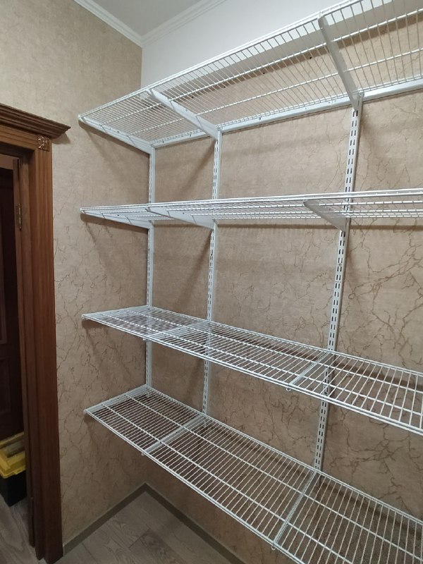 Белая двухсторонняя гардеробная, ~1,4×1,9 м, фото 1