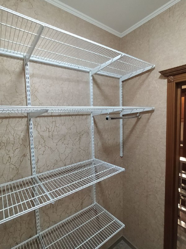 Белая двухсторонняя гардеробная, ~1,4×1,9 м, фото 2