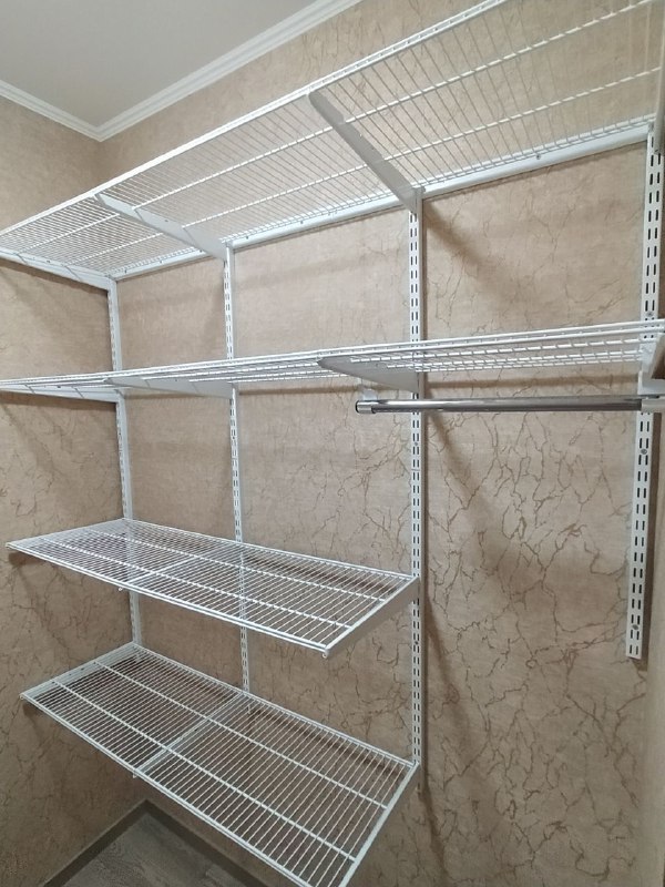 Белая двухсторонняя гардеробная, ~1,4×1,9 м, фото 4