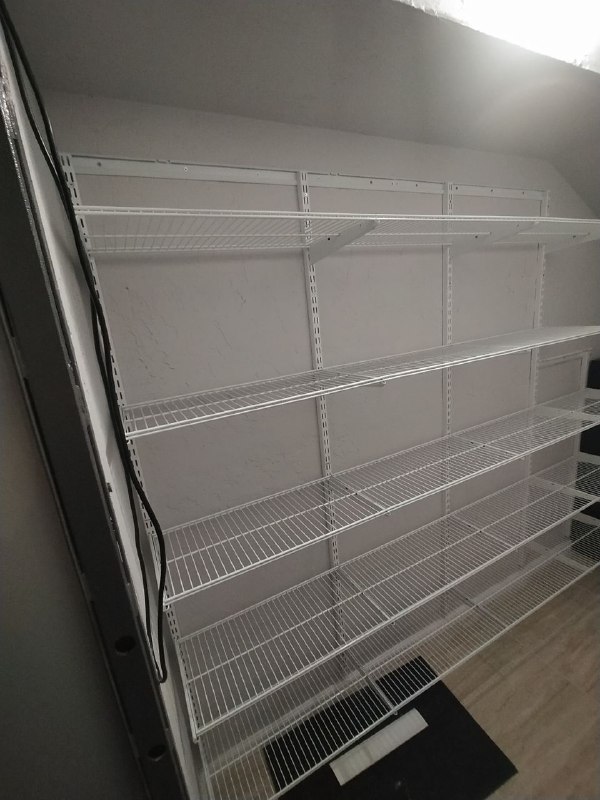 Белая двухсторонняя гардеробная, фото 2