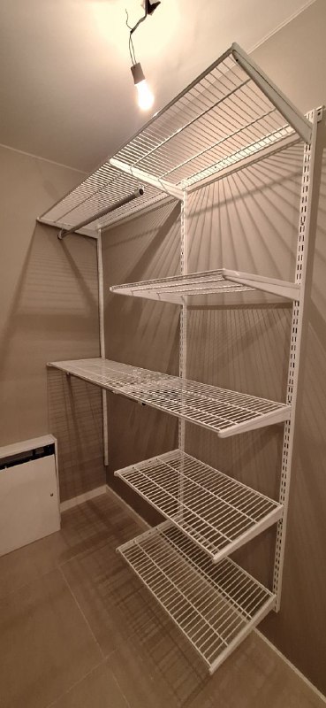 Белая двухсторонняя гардеробная, ~1,1×1,7 м, фото 1