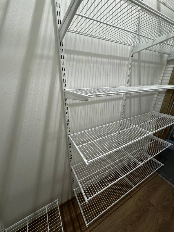 Белая двухсторонняя гардеробная, ~1,8×2 м, фото 3