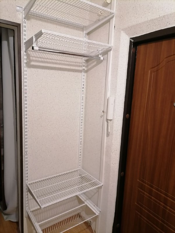 Белая двухсторонняя гардеробная, ~1,8×2,5 м, фото 1