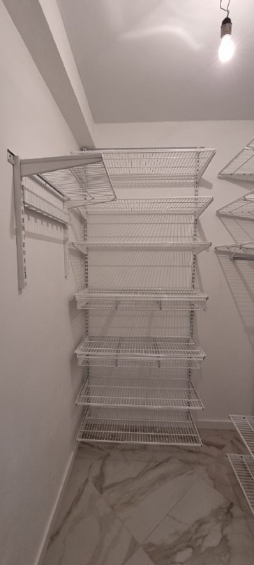 Белая двухсторонняя гардеробная, ~1,1×2 м, фото 2