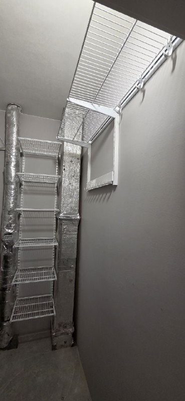 Белая двухсторонняя постирочная с выдвижными корзинами, ~1,3×2 м, фото 2