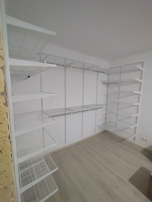 Белая П-образная гардеробная, ~2,4×1,8 м, фото 5
