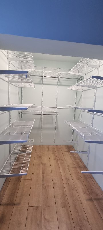 Белая П-образная гардеробная, ~1,8×2 м, фото 1