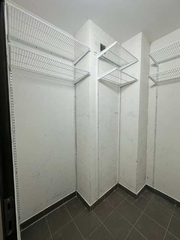 Белая П-образная гардеробная, ~1,8×2,5 м, фото 3