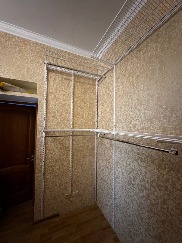 Белая П-образная гардеробная, ~1,8×2 м, фото 3