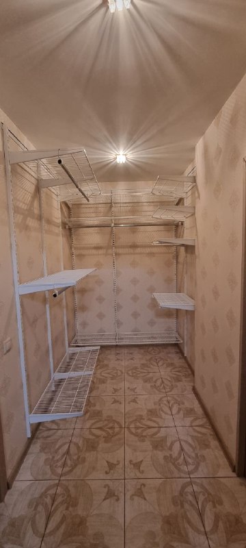 Белая П-образная гардеробная, ~1,8×2 м, фото 1