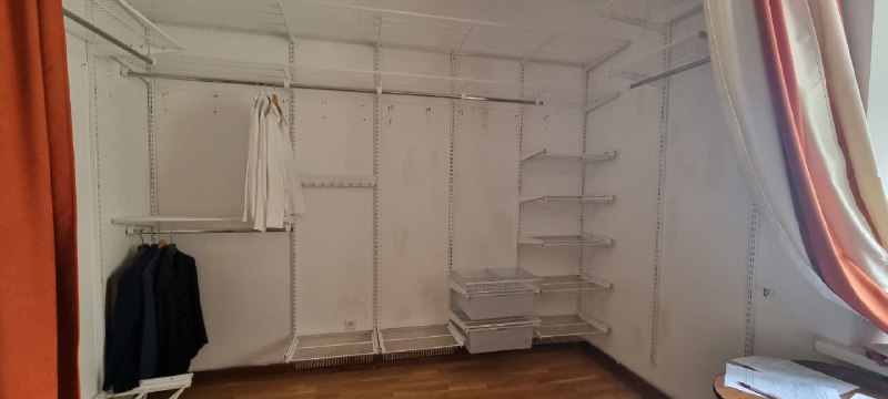 Белая П-образная гардеробная, ~3×2 м, фото 3