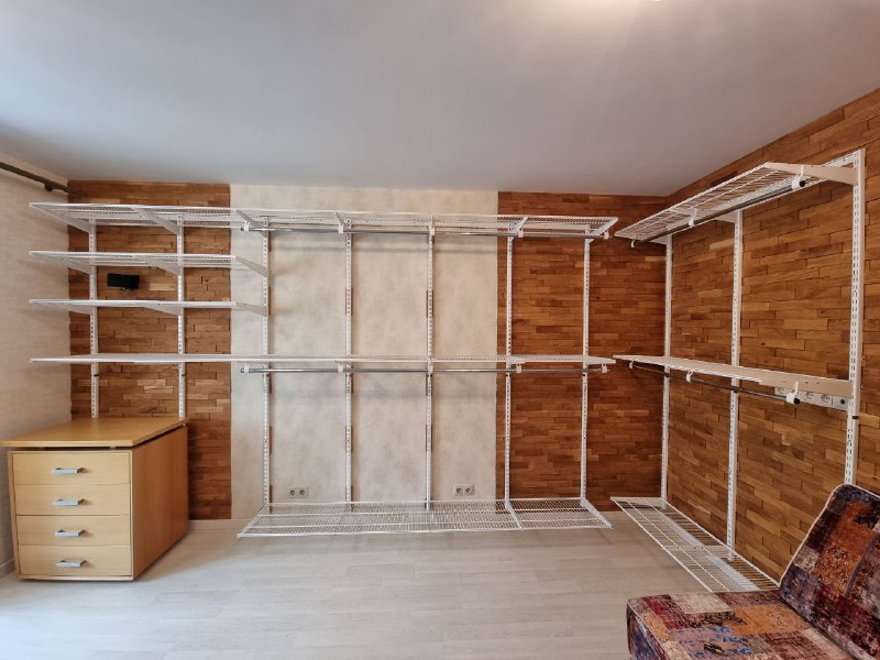 Белая П-образная гардеробная, ~4,2×3 м, фото 1
