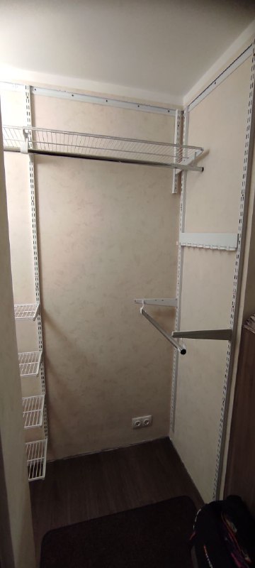 Белая П-образная гардеробная, ~1,5×1,8 м, фото 3