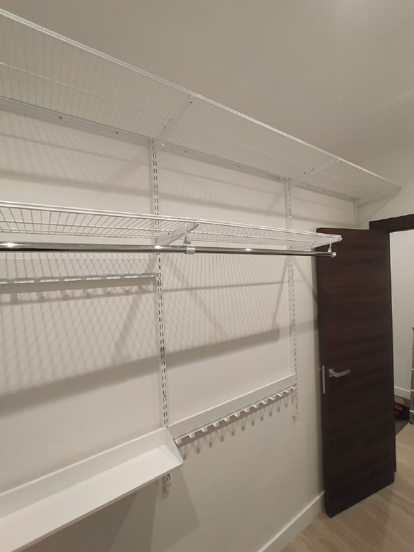Белая П-образная гардеробная с брючницей, ~1,8×3 м, фото 4