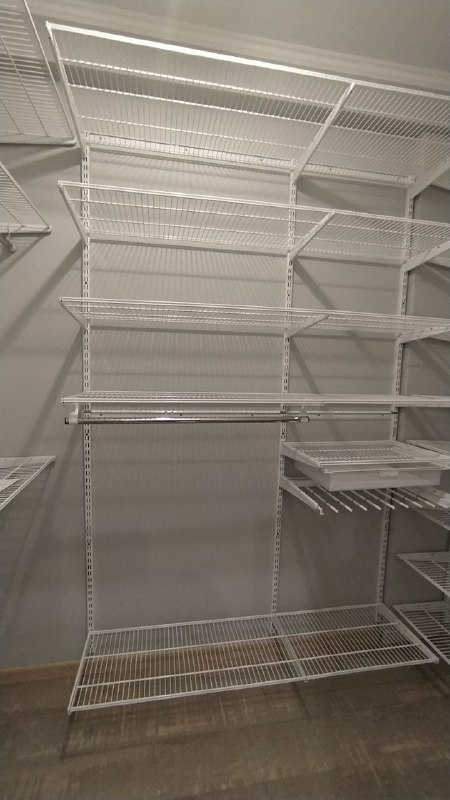Белая П-образная гардеробная с брючницей, ~1,4×2 м, фото 2