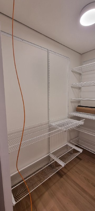 Белая П-образная гардеробная с брючницей, ~2,7×2 м, фото 5