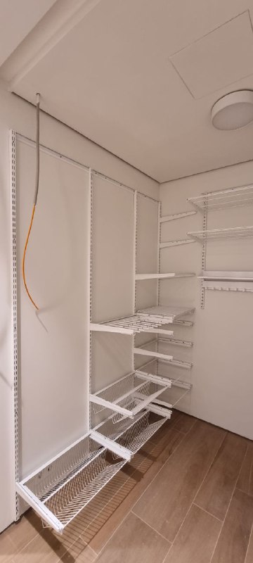 Белая П-образная гардеробная с брючницей, ~2,7×2 м, фото 6
