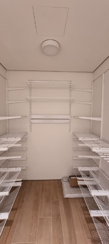 Белая П-образная гардеробная с брючницей, ~2,7×2 м, фото 8