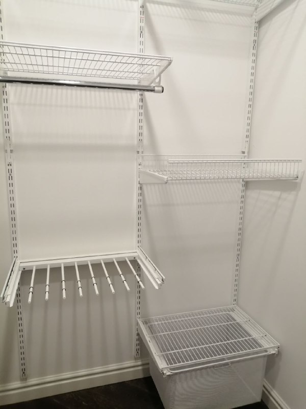 Белая П-образная гардеробная с брючницей, ~2,4×1,8 м, фото 8
