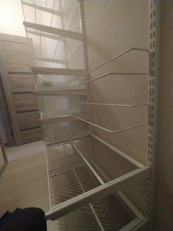 Белая П-образная гардеробная с полками для обуви, ~1,8×2,1 м, фото 3