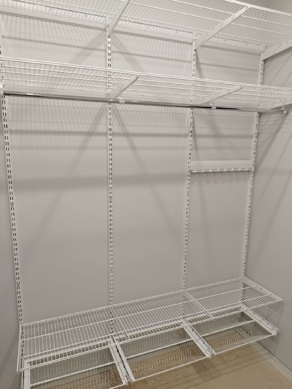 Белая П-образная гардеробная с полками для обуви, ~2,1×2,5 м, фото 2