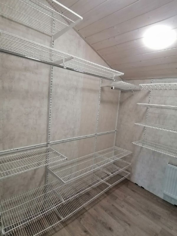 Белая П-образная гардеробная с полками для обуви, ~1,8×2,7 м, фото 2