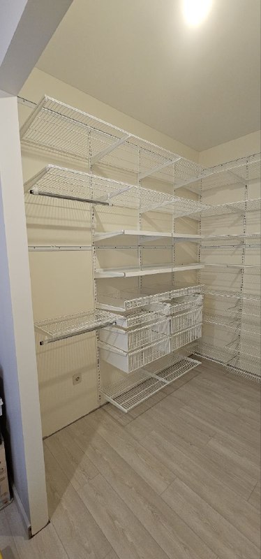 Белая П-образная гардеробная с полками для обуви, ~2,5×2,1 м, фото 3