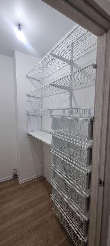 Белая П-образная гардеробная с полками для обуви, ~2,5×3,2 м, фото 4