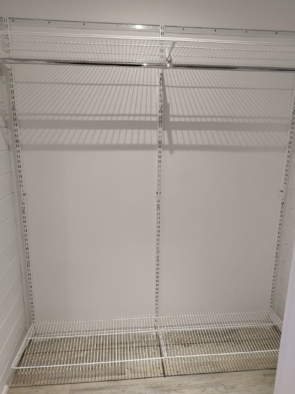 Белая П-образная гардеробная с полками для обуви, ~2,4×2,2 м, фото 2