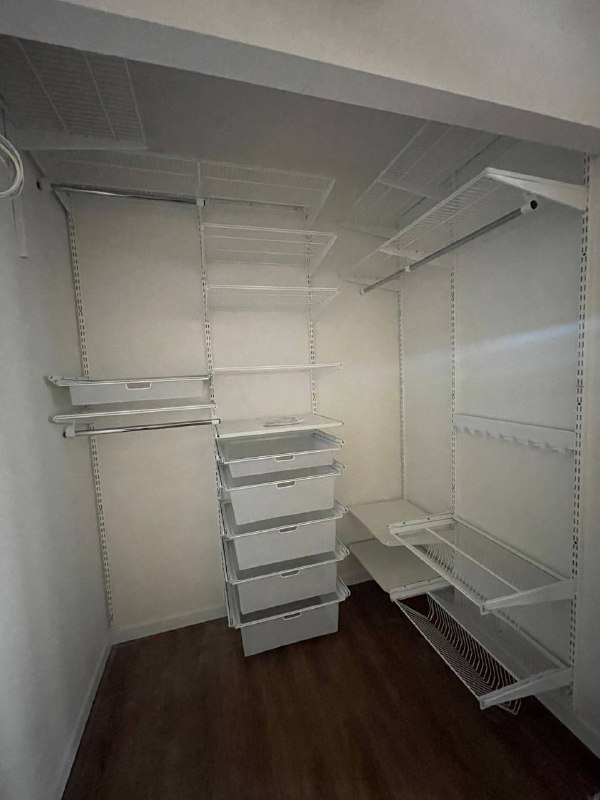 Белая П-образная гардеробная с полками для обуви, ~1,8×2 м, фото 1