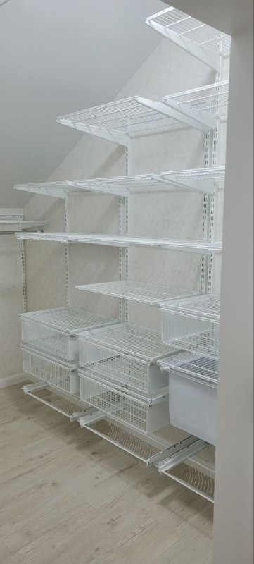 Белая П-образная гардеробная с выдвижными корзинами, ~1,8×2,2 м, фото 6