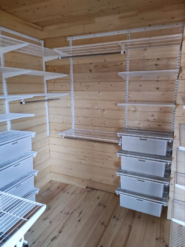 Белая П-образная гардеробная с выдвижными корзинами, ~2,7×2 м, фото 2