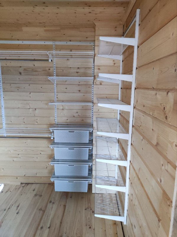 Белая П-образная гардеробная с выдвижными корзинами, ~2,7×2 м, фото 3