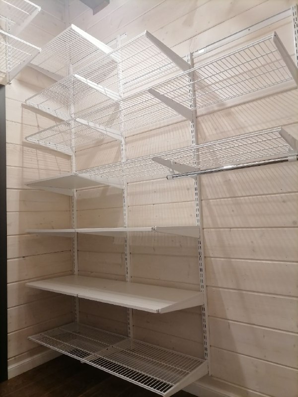 Белая П-образная гардеробная с выдвижными корзинами, ~1,9×2,1 м, фото 4