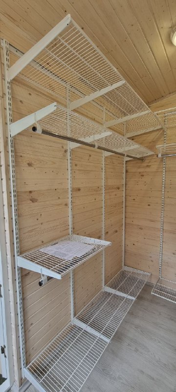Белая П-образная гардеробная с выдвижными корзинами, ~2,7×1,8 м, фото 2