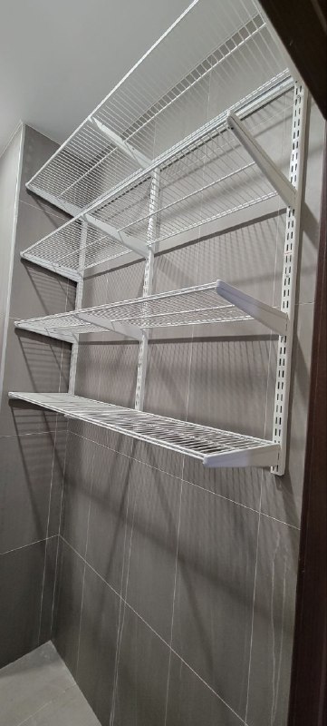 Белая П-образная гардеробная с выдвижными корзинами, ~1,8×1,5 м, фото 4