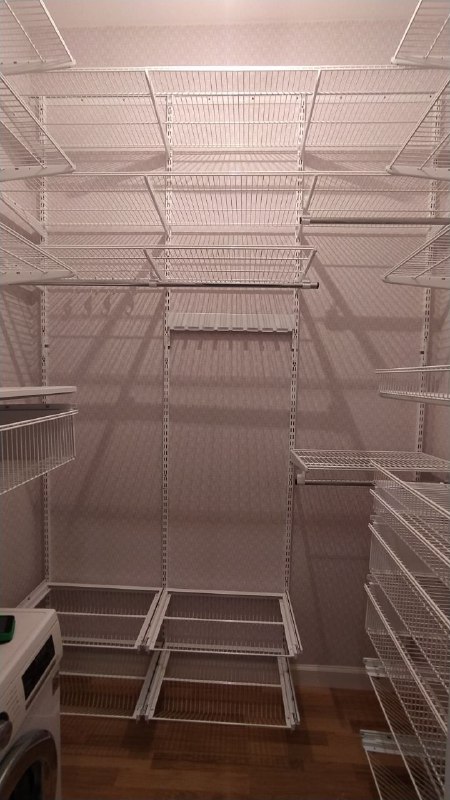 Белая П-образная постирочная с выдвижными корзинами, ~1,8×1,5 м, фото 2