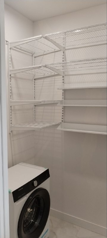 Белая П-образная постирочная с выдвижными корзинами, ~1,8×1,3 м, фото 3
