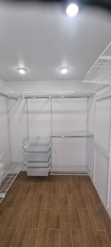 Белая П-образная постирочная с выдвижными корзинами, ~2,1×2,5 м, фото 5