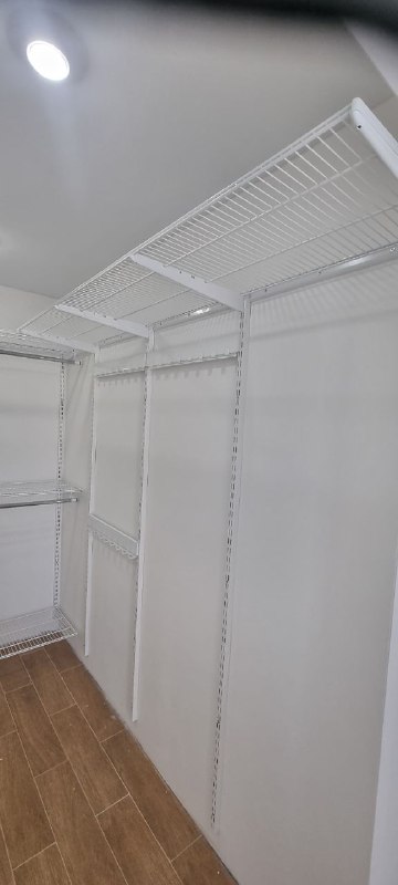 Белая П-образная постирочная с выдвижными корзинами, ~2,1×2,5 м, фото 7