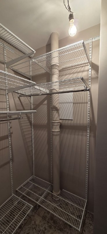 Белая П-образная постирочная с выдвижными корзинами, ~1,8×2,4 м, фото 3