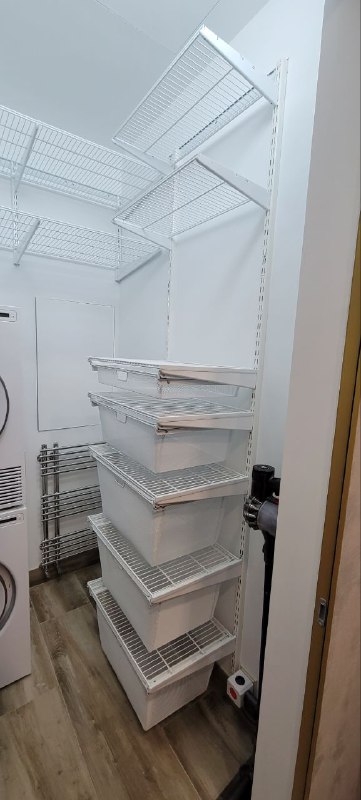 Белая П-образная постирочная с выдвижными корзинами, ~1,5×1,8 м, фото 2