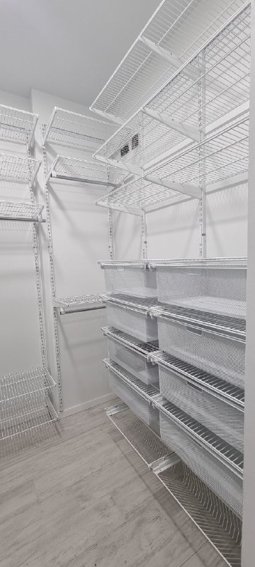 Белая П-образная постирочная с выдвижными корзинами, ~1,8×2,4 м, фото 3
