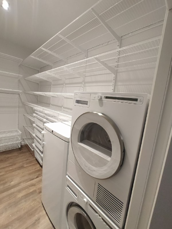 Белая П-образная постирочная с выдвижными корзинами, ~2×3,1 м, фото 2