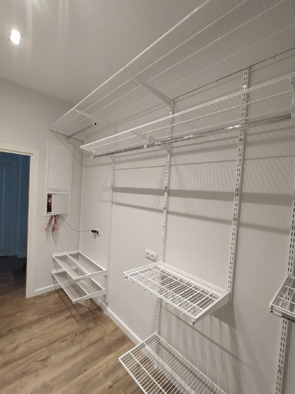 Белая П-образная постирочная с выдвижными корзинами, ~2×3,1 м, фото 4
