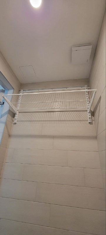 Белая прямая гардеробная, ~1,2×1,6 м, фото 1