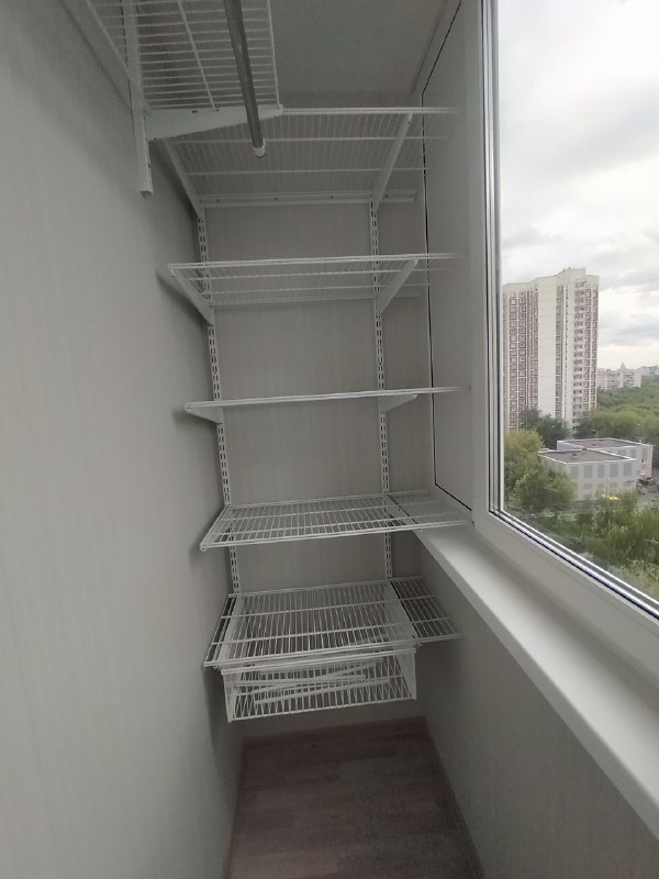 Белая прямая гардеробная с выдвижными корзинами, ~0,9×1,8 м, фото 2