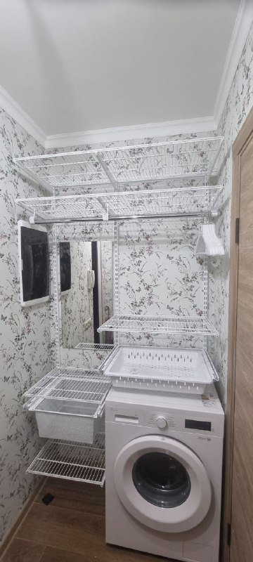Белая прямая постирочная с выдвижными корзинами, ~1,1×1,4 м, фото 1