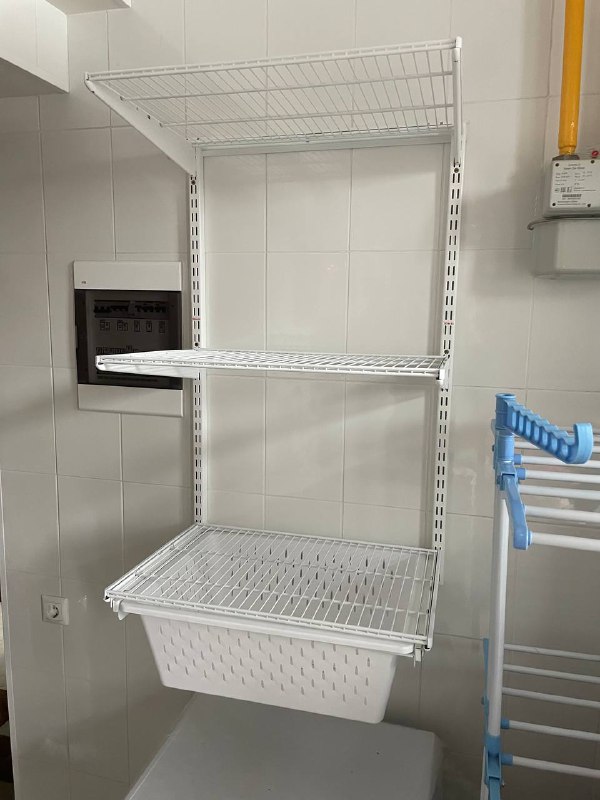Белая система хранения в подсобке, фото 1