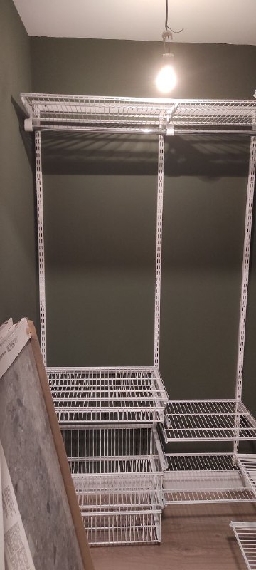 Белая угловая гардеробная, ~1,5×1,7 м, фото 1